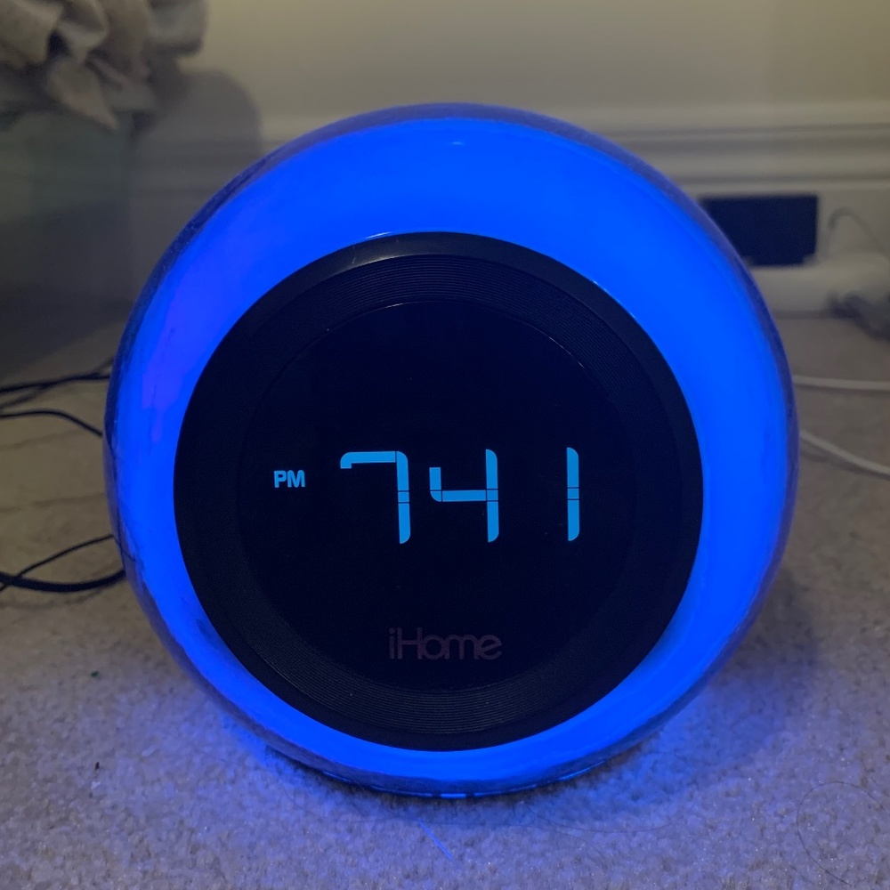 iHome clock